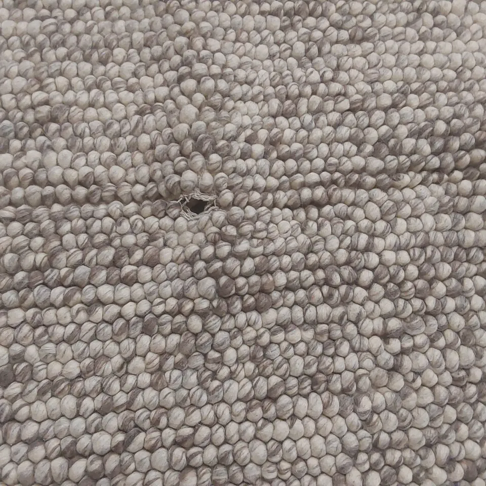 QUALITY DESIGNER AREA RUG - APPROXIMATELY 290 x 200cm