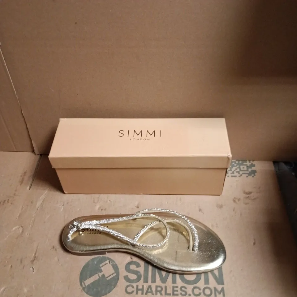 SIMMI LONDON SILVER THONG SANDALS –  SIZE UK 6