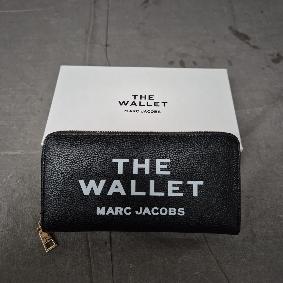 MARC JACOBS THE WALLET ZIP-AROUND LEATHER WALLET – BLACK