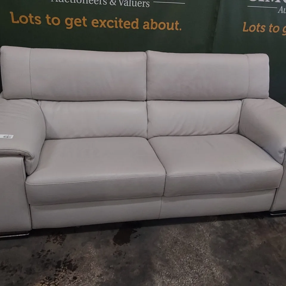 QUALITY ITALIAN DESIGNER MELO THREE SEATER SOFA WITH ADJUSTABLE HEADRESTS LIGHT GREY LEATHER 