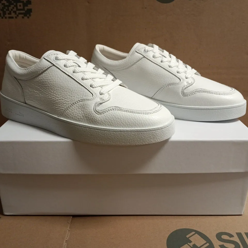 BOXED PAIR OF JUDE LLOW TELIER SHOES IN WHITE SIZE UK 8