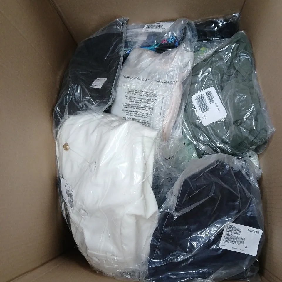 APPROXIMATELY 20 ASSORTED CLOTHING ITEMS IN VARIOUS STYLES, SIZES & COLOURS TO INCLUDE BAG, CARDIGAN, JACKET, ETC