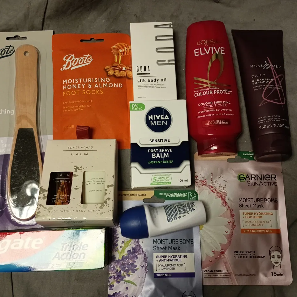 LOT OF APPROXIMATELY 30 ASSORTED HEALTH AND BEAUTY ITEMS TO INCLUDE NIVEA SHAVE BALM, GARNIER SHEET MASKS AND LOEAL HAIR DYE