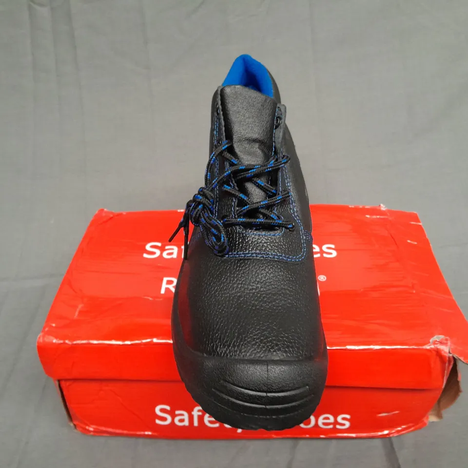 BOXED PAIR OF SAFETY SHOES BY REMISBERG BLACK/NAVY BOOTS SIZE 43