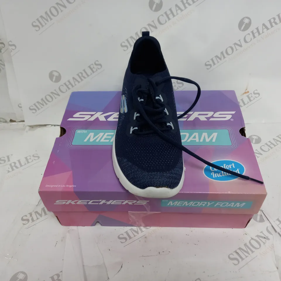 SKECHERS DYNAMITE LACE TRAINERS SIZE 5