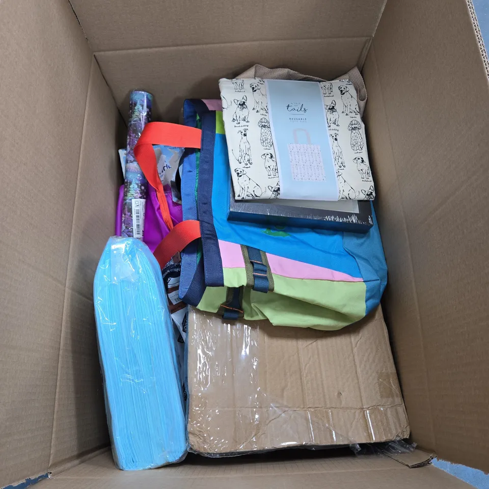 BOX OF APPROXIMATELY 15 ASSORTED HOUSEHOLD ITEMS TO INCLUDE PUPPY TRAINING PADS, FRAME, TOTE BAG, WRAPPING PAPER ETC