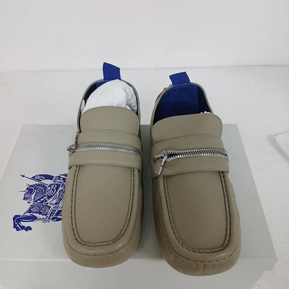 BURBERRY LEATHER LOAFERS – BEIGE/TAN, UK 8 (EU 42) – BOXED WITH DUST BAG