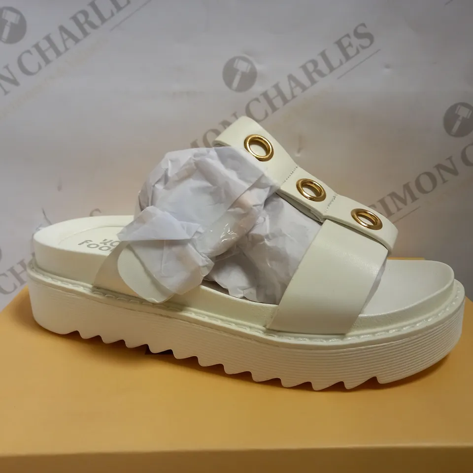 KOI VEGAN WHITE SANDALS - SIZE 3