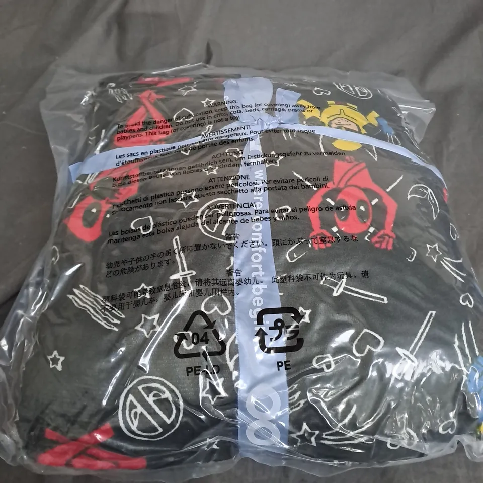 SEALED OODIE HOODED OVERSIZED BLANKET - BLACK DEADPOOL/WOLVERINE