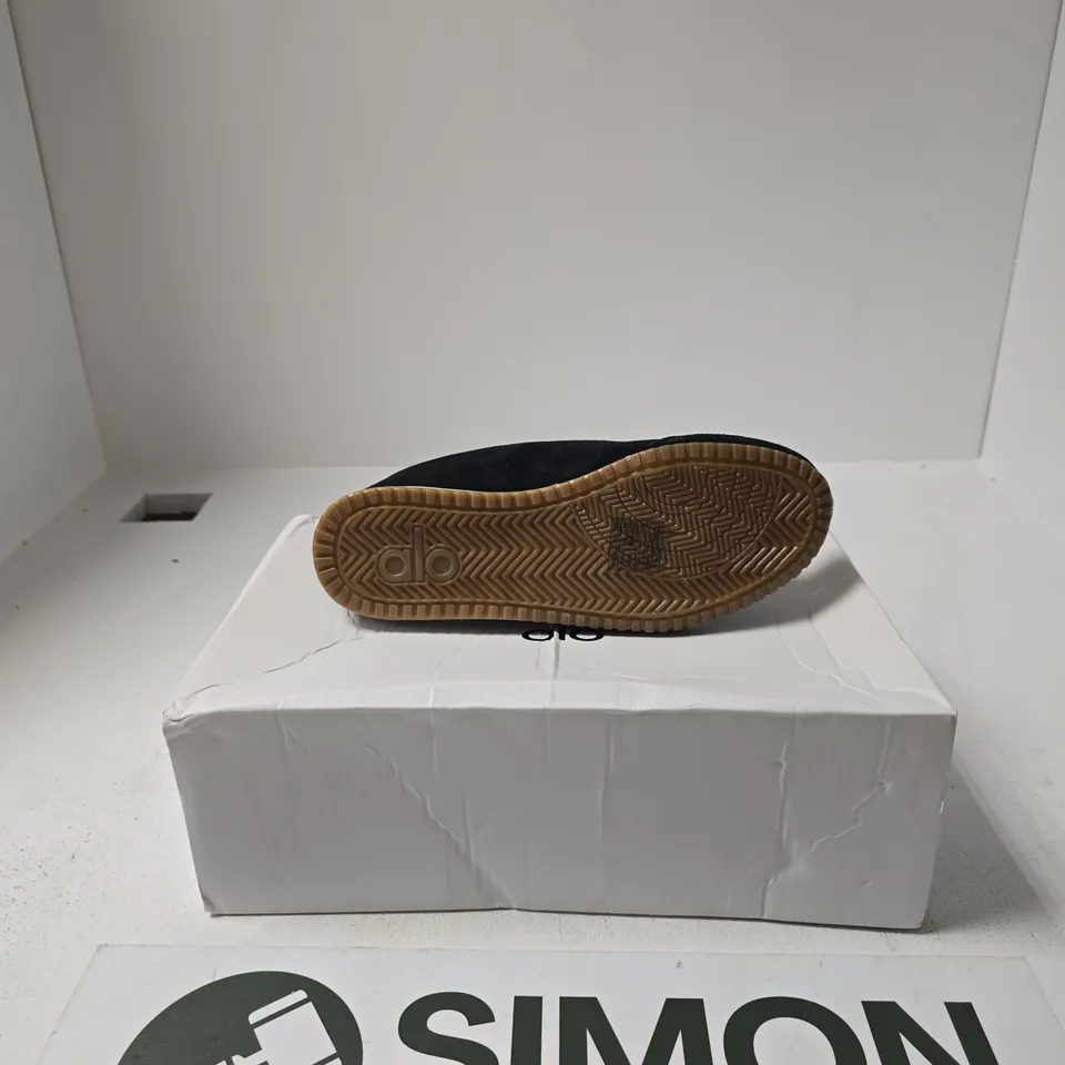 BOXED PAIR OF ALO SUNSET SNEAKER SIZE UK 5 