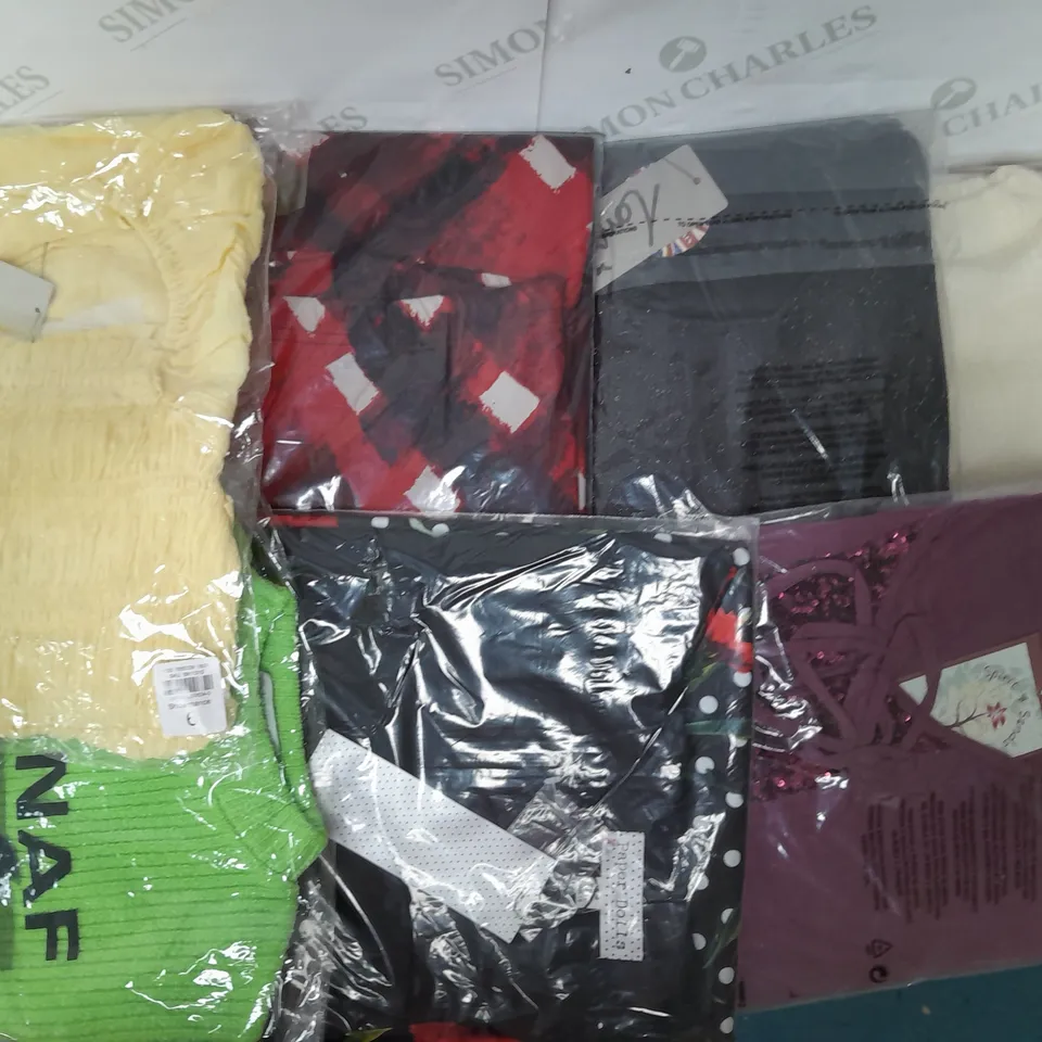 LOT OF APPROX 16 CLOTHING ITEMS IN VARIOUS STYLES, COLOURS AND SIZES 