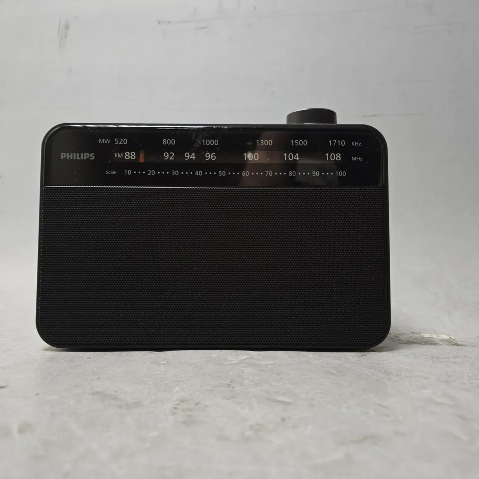 BOXED PHILIPS PORTABLE RADIO 2000 SERIES 