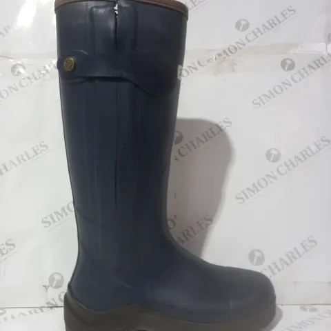 BOXED PAIR OF RYDALE LADY GRANSMOOR II ZIP WELLINGTON BOOTS IN NAVY EU SIZE 42