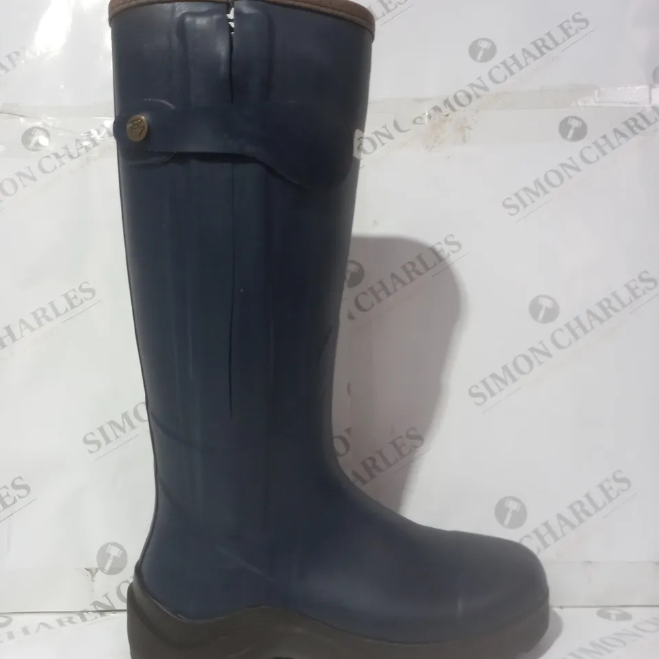 BOXED PAIR OF RYDALE LADY GRANSMOOR II ZIP WELLINGTON BOOTS IN NAVY EU SIZE 42