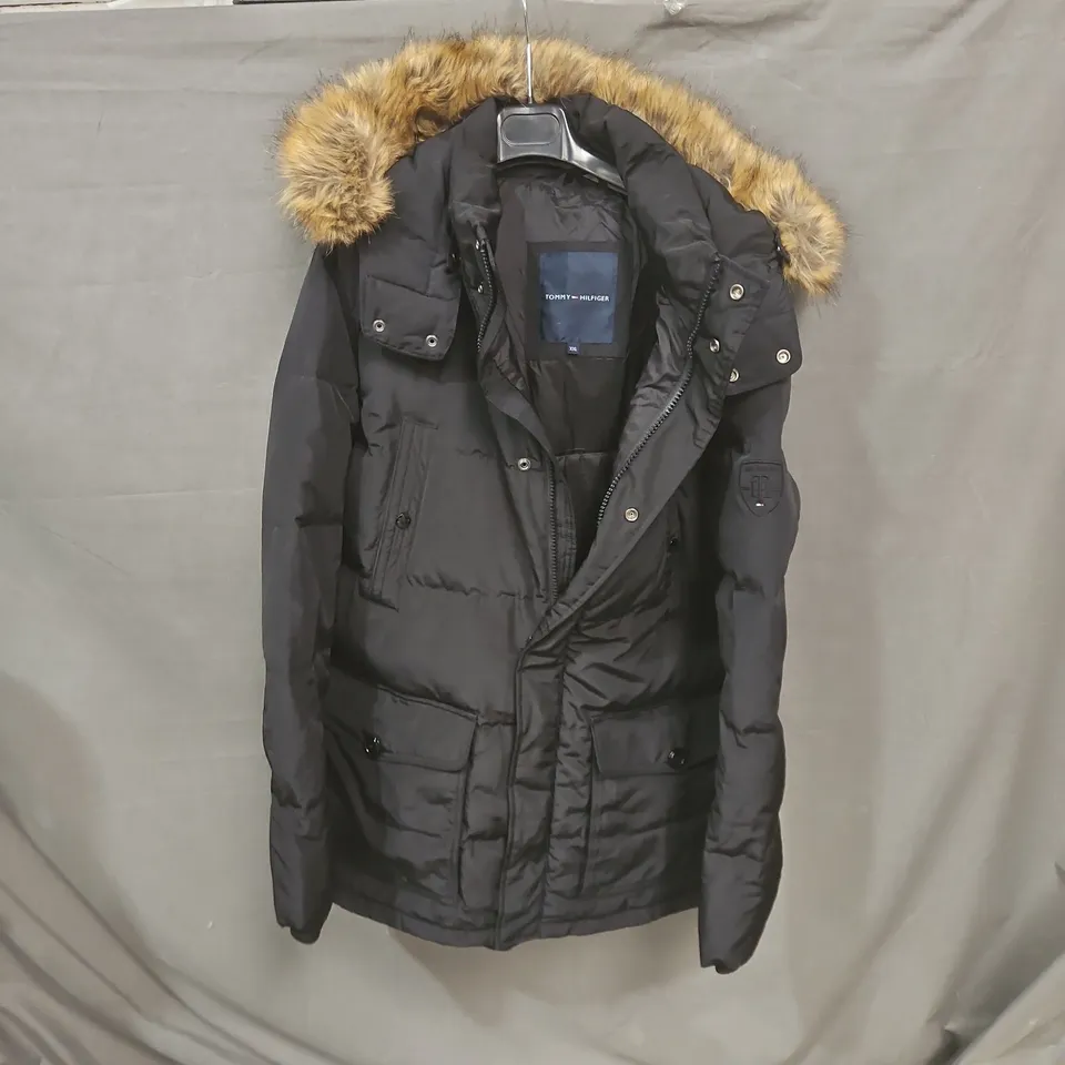 TOMMY HILFIGER MEN'S PARKA JACKET WITH FAUX FUR HOOD - BLACK, UK XXL
