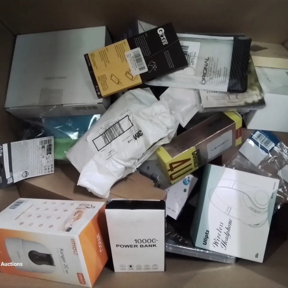 BOX CONTAINING LARGE AMOUNT OF MIXED BOXED ELECTRICAL ITEMS PHONE ACCESSORIES LIGHTING ETC.	