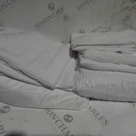 WHITE BEDDING SET 4 PIECE