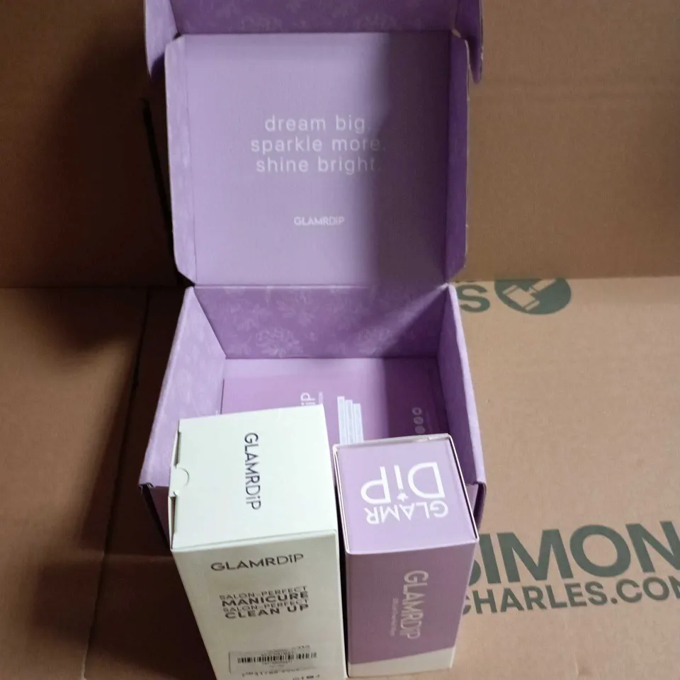 GLAMRDIP MANICURE KIT – MANICURE SET UP AND LINT FREE NAIL WIPES