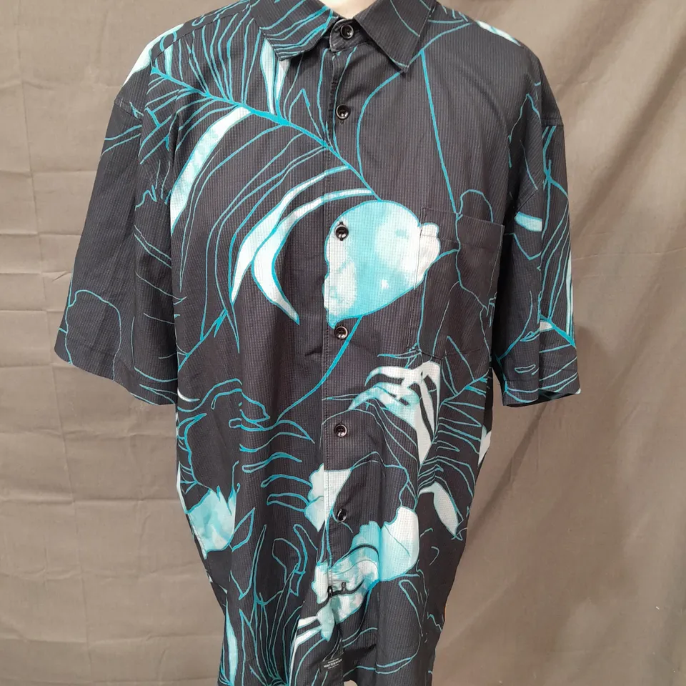 QUICKSILVER WATERMAN SHORT SLEEVE SHIRT - M