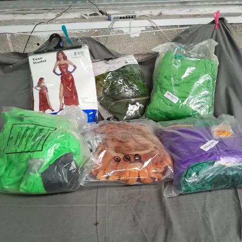 15 ASSORTED ITEMS TO INCLUDE: TOON STARLET COSTUME, KIDS LION COSTUME, POISON IVY CSTUME ETC 