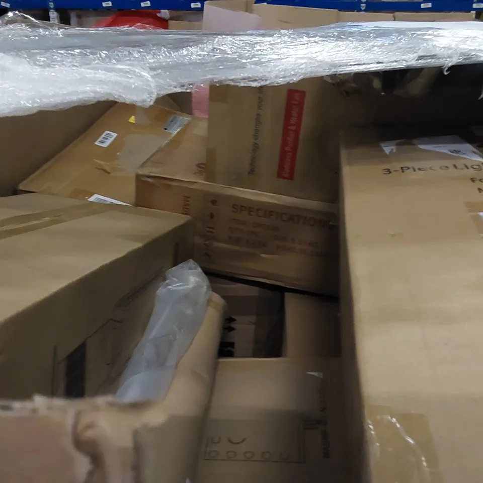 PALLET OF ASSORTED ITEMS INCLUDING: CERAMIC HEATER, WALL SHELF, SUITCASE, KITCHEN UTENSIL ORGANIZER