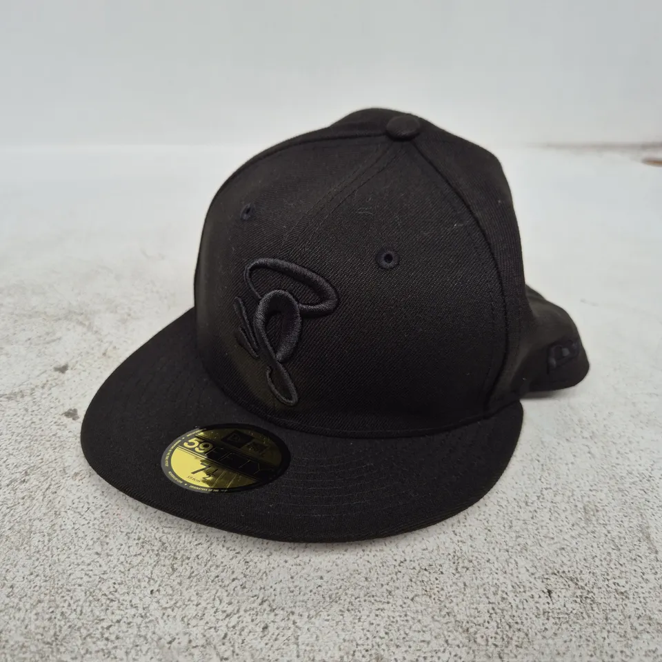 NEW ERA CAP 59FIFTY FITTED BASEBALL CAP – BLACK, SIZE 7 1/2