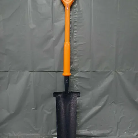SHOCKSAFE INSULATED NEWCASTLE DRAINER GRAFTER SPADE 16" - COLLECTION ONLY
