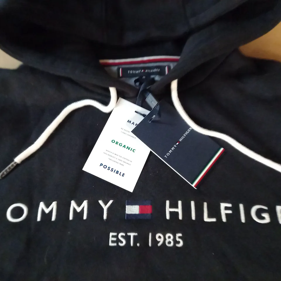 TOMMY HILFIGER BLACK HOODIE - M