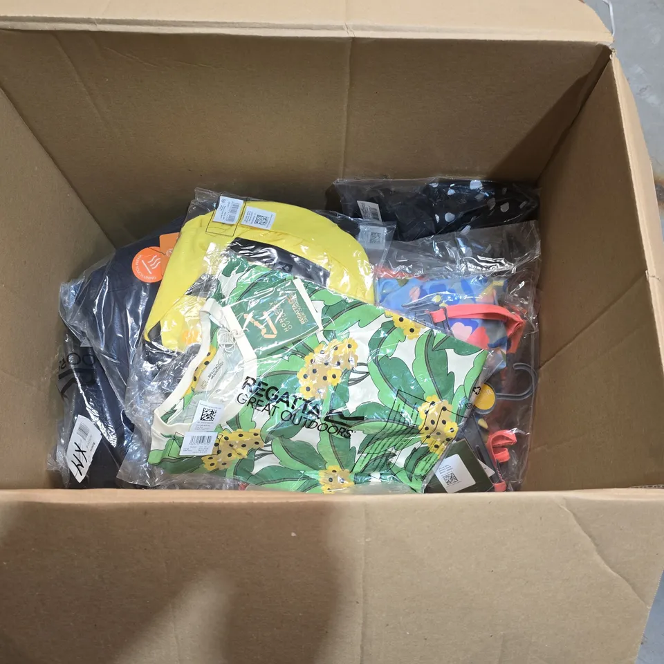 LOT OF APPROXIMATELY 30 ASSORTED BRAND NEW REGATTA AND DARE2BE CLOTHING ITEMS