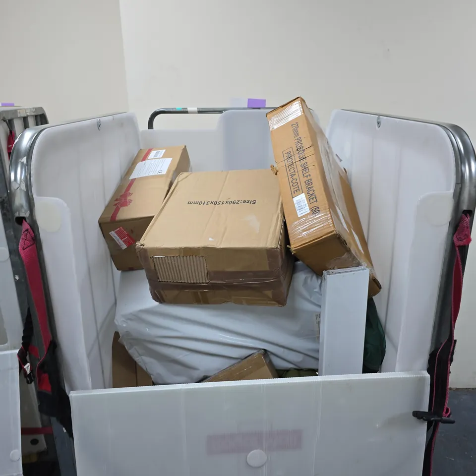 CAGE OF APPROXIMATELY 12 ASSORTED ITEMS TO INCLUDE CUSHIONS, WATERING CAN ETC