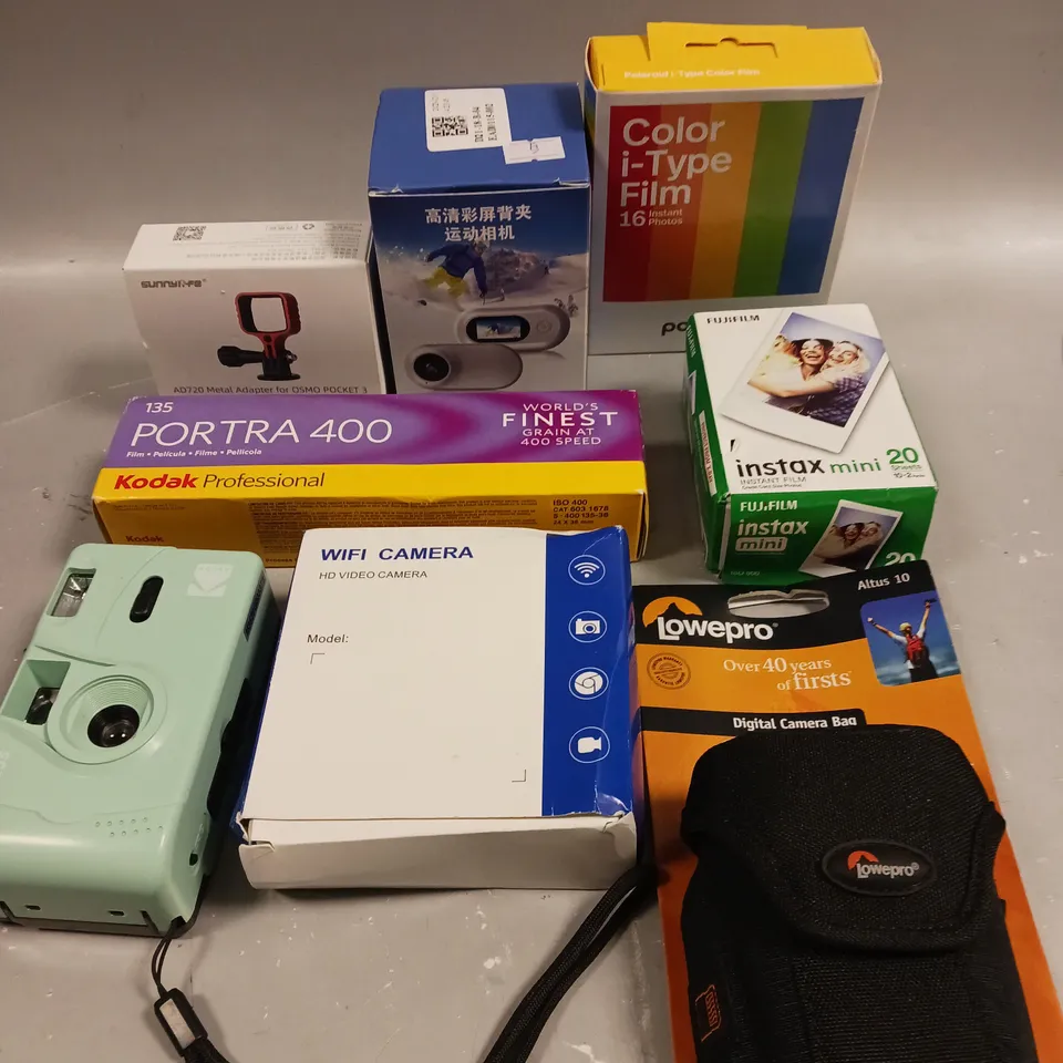 APPROXIMATELY 15 ASSORTED CAMERA ACCESSORIES TO INCLUDE PHOTO PAPER, CAMERA BAG, KODAK FILM ETC 
