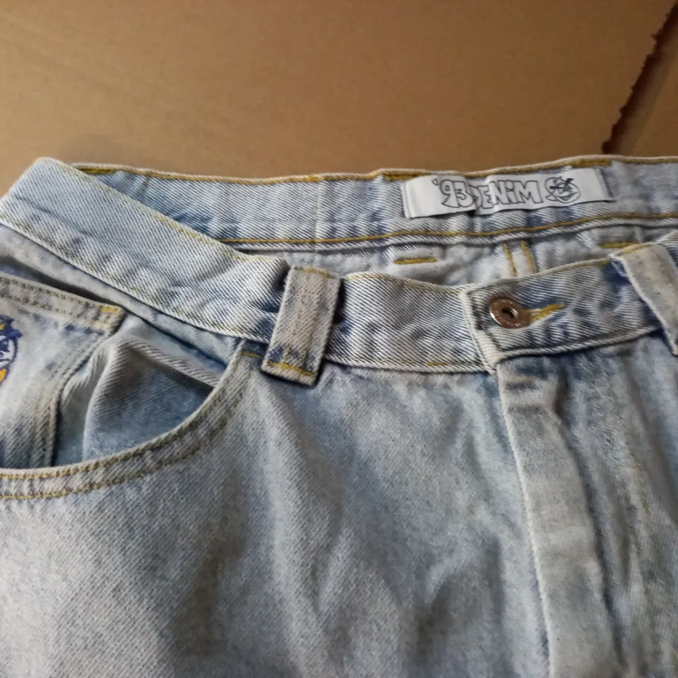 93 DENIM LIGHT WASH JEANS - SIZE UNSPECIFIED