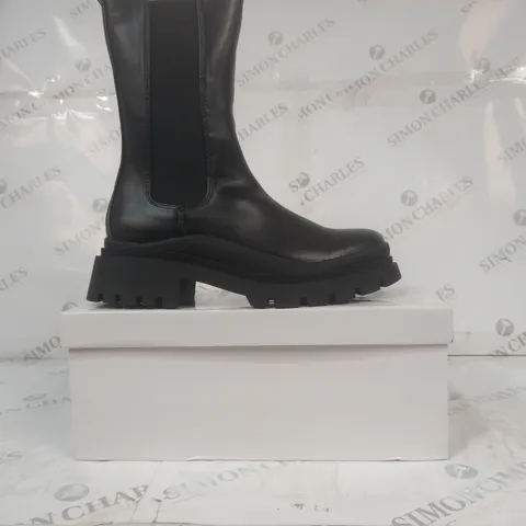 BOXED PAIR OF WHERE'S THAT FROM BOOTS IN BLACK SIZE 5