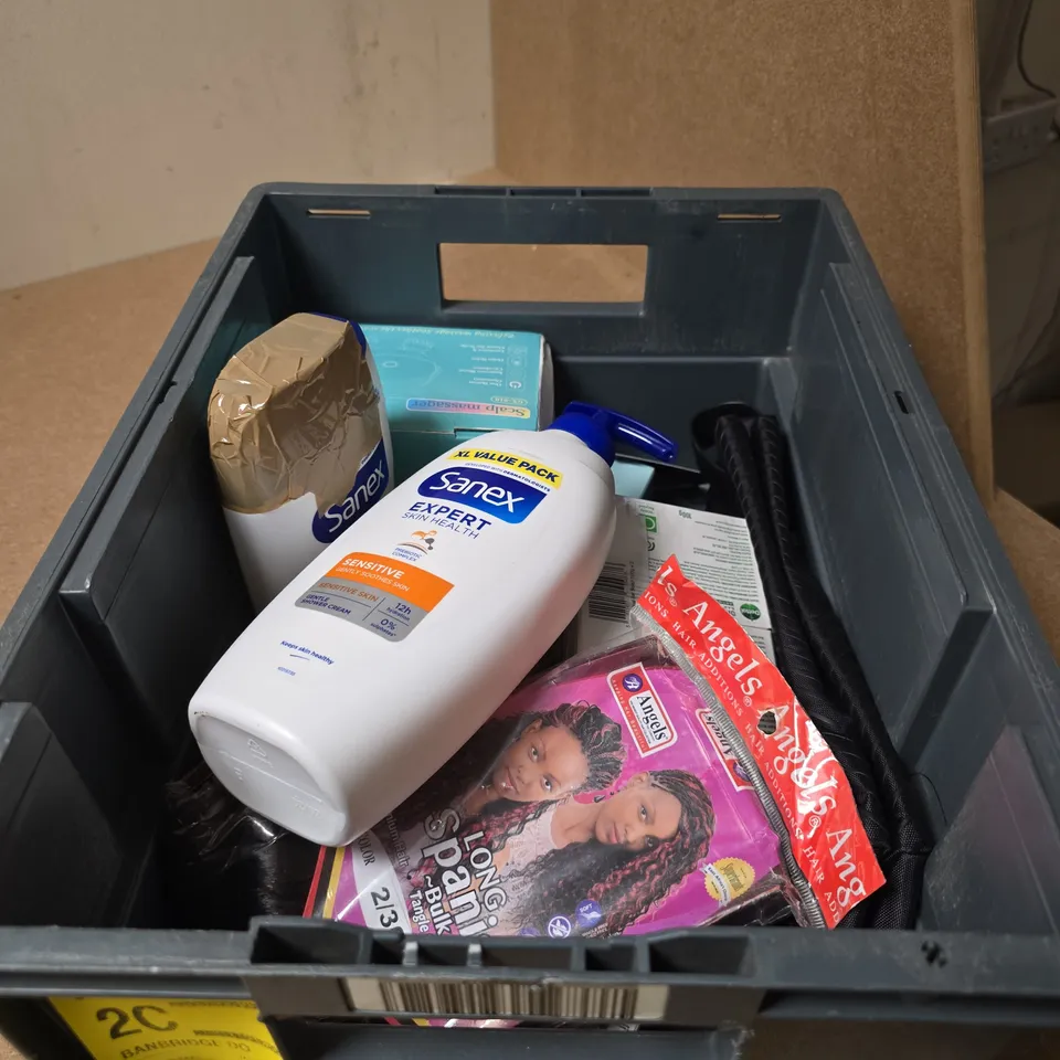 APPROXIMATELY 8 ASSORTED COSMETIC ITEMS INCLUDING SANEX SKIN HEALTH AND DETTOL BAR SOAP 