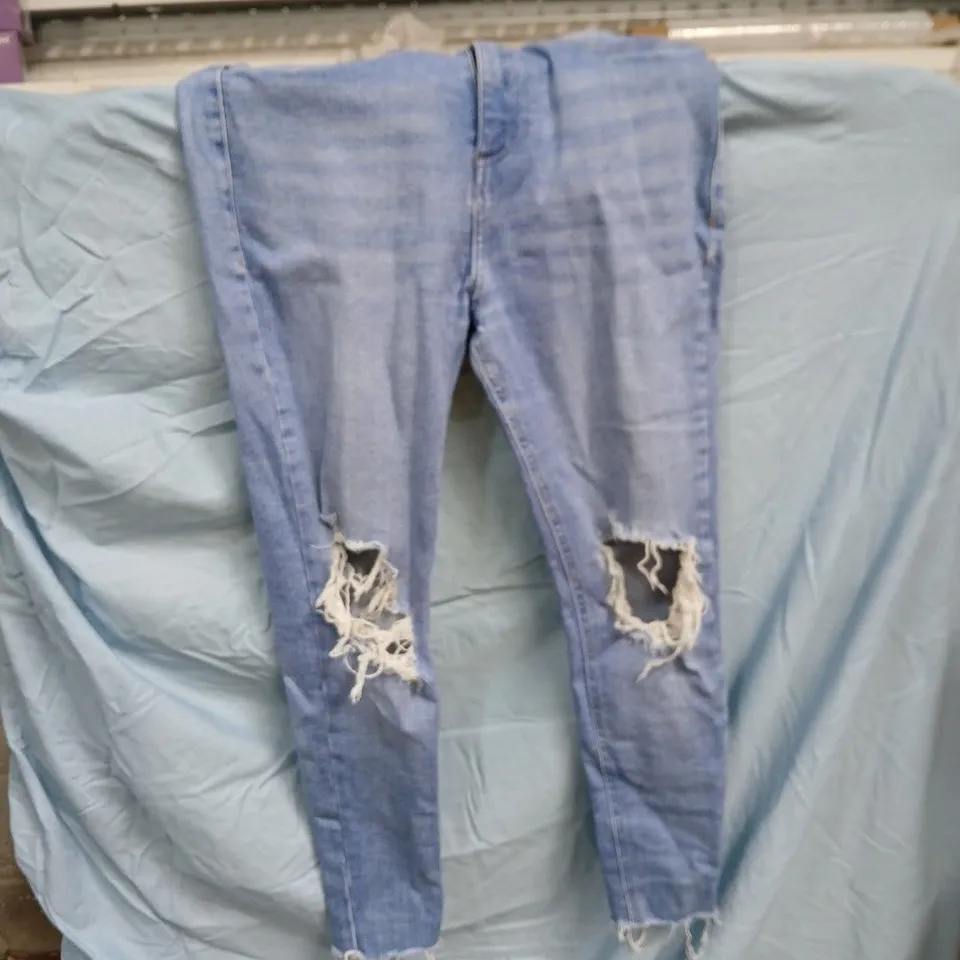 NEW LOOK PETIT HALLIE JEANS - LIGHT WASH DENIM UK 12 (EU 40) 