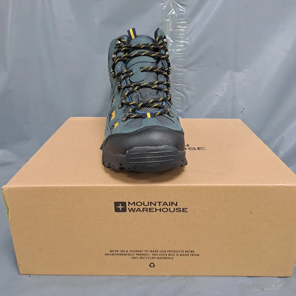 BOXED PAIR OF MOUNTAIN WAREHOUSE ADVENTURER WATERPROOF HIKING BOOTS IN BLUE/TAN SIZE UK 10