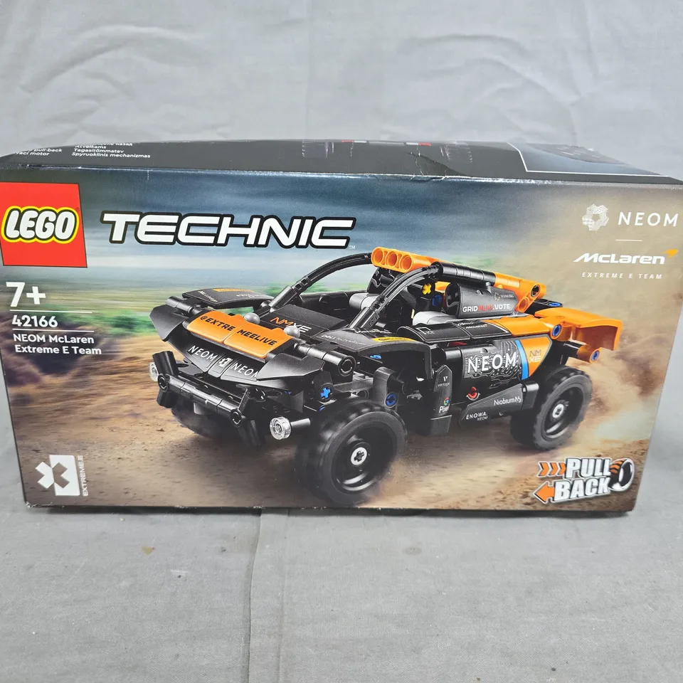 LEGO TECHNIC - NEOM MCLAREN EXTREME E TEAM - 42166