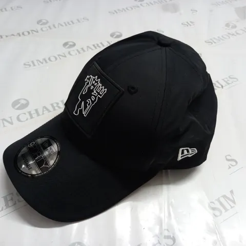 MANCHESTER UNITED NEW ERA ZEBRA VISOR CAP