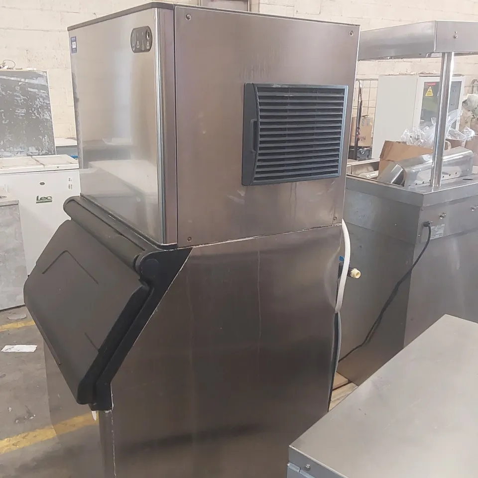 FOSTER F302 AFX LARGE ICE MACHINE ON BIN