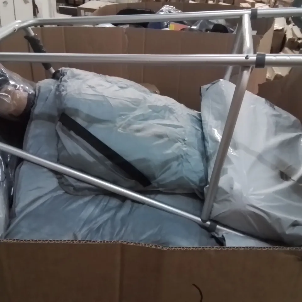 PALLET CONTAINING LARGE QUANTITY OF PILLOWS