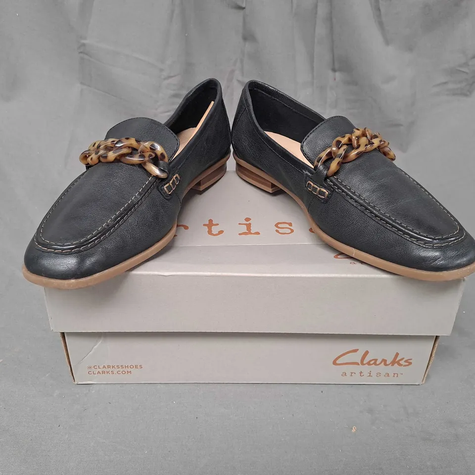BOXED PAIR OF CLARKS SARAFYNA IRIS SHOES IN BLACK UK SIZE 4