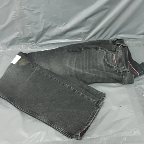 TOMMY HILFIGER DENTON STRAIGHT FIT JEANS - BLACK 38 REGULAR 