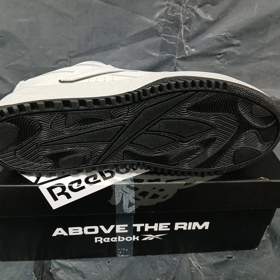 BOXED PAIR OF REEBOK ATR CHILL TRAINERS - UK SIZE 7