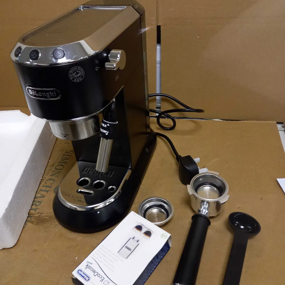 DE'LONGHI DEDICA COFFEE MACHINE