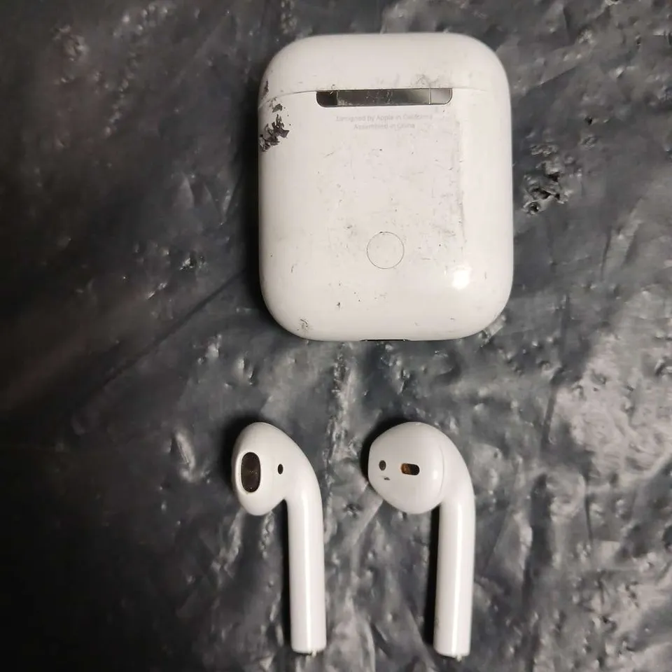 APPLE AIRPODS 2 WITH CHARGING CASE – WHITE