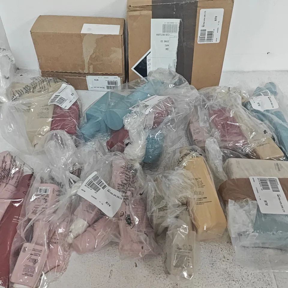 LOT OF 10 ASSORTED UNPACKAGED ARKIVE BEAUTY SETS