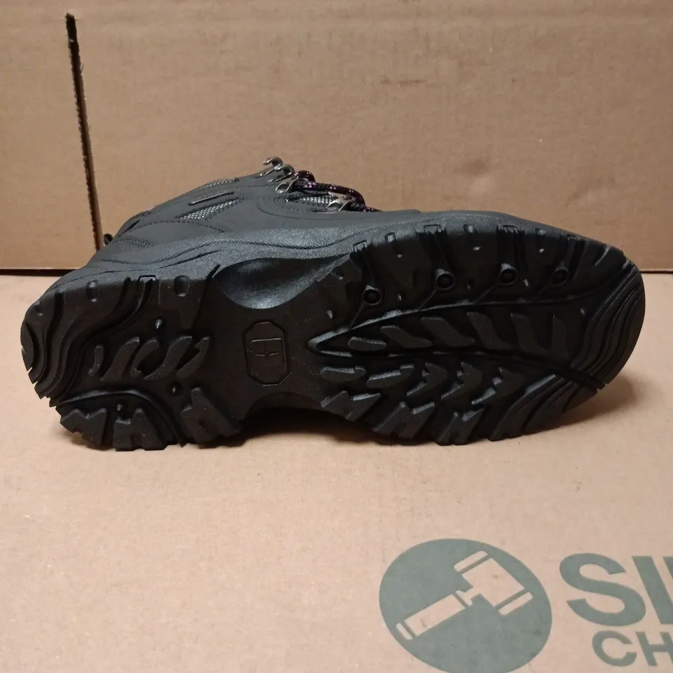 MOUNTAIN WAREHOUSE HIKING BOOTS BLACK AND PINK SIZE 7