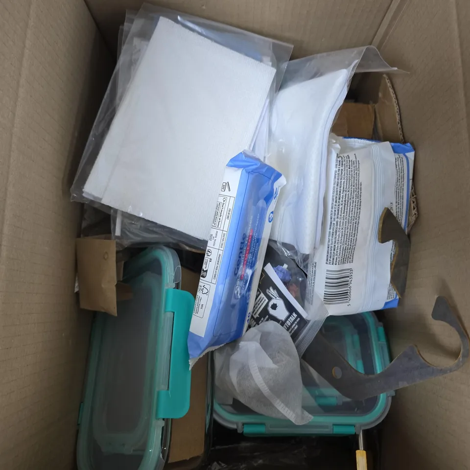 APPROXIMATELY 20 ASSORTED HOUSEHOLD PRODUCTS TO INCLUDE STORAGE CONTAINERS, MOIST TOILET TISSUES, HOME DECOR ETC 