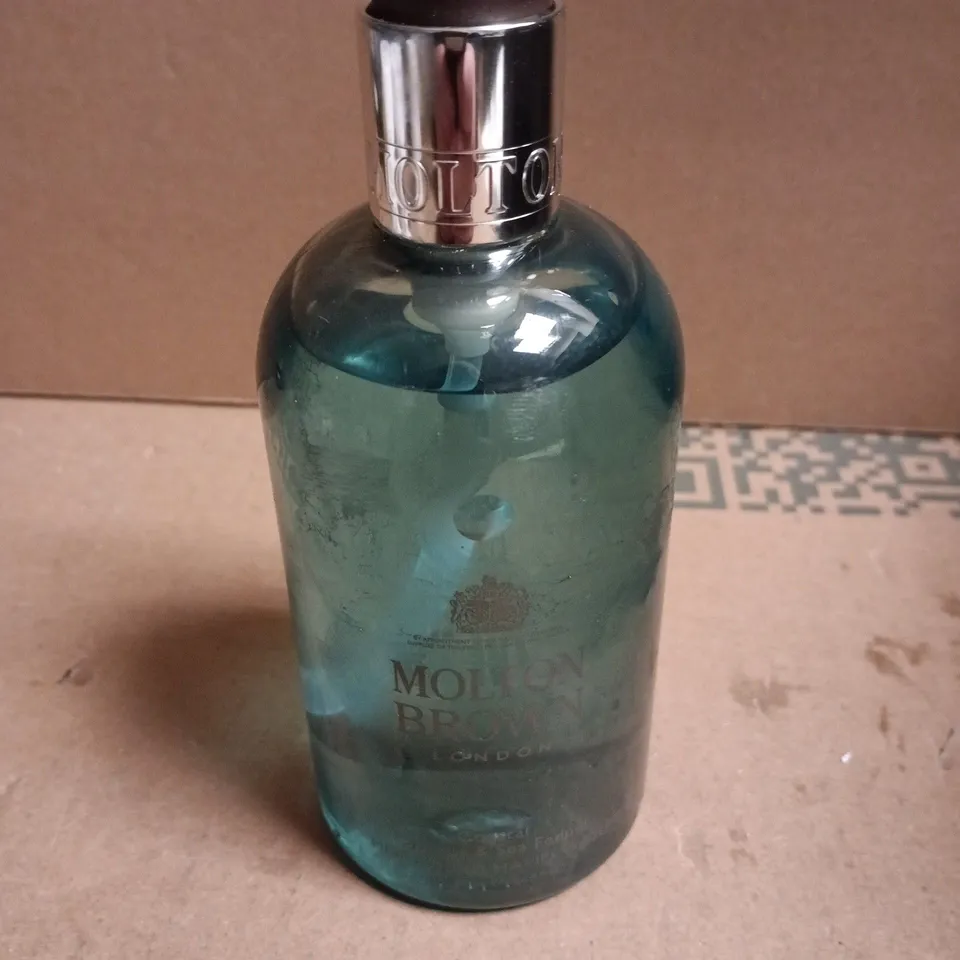 MOLTON BROWN LONDON BATH & SHOWER GEL – PUMP BOTTLE, BLUE LIQUID