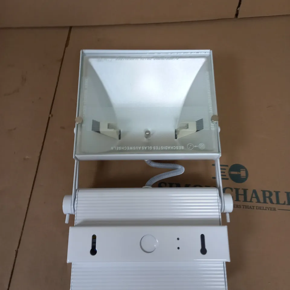 BOX OF APPROXIMATELY 10 R7S WALL LIGHT - COLLECTION ONLY